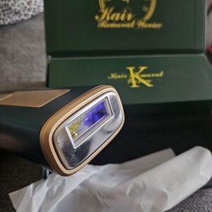 Skincare Tool - Black and Gold